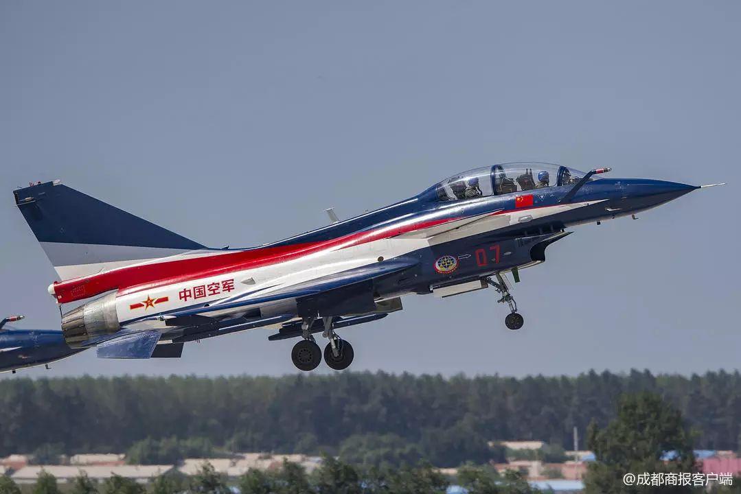 "歼31","歼10"战斗机,武直10武装直升机,99式主战坦克等1比1高仿真