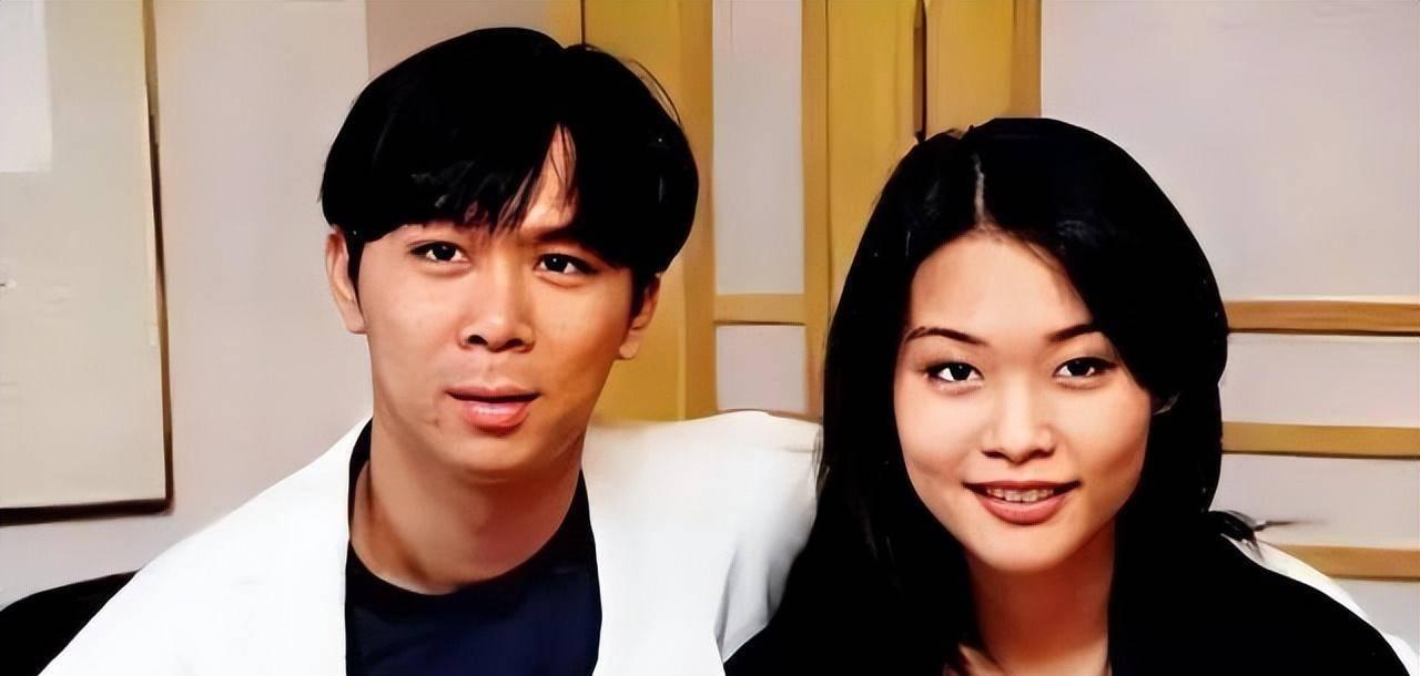 他最早的作品是1993年填词的《太傻》,少不经事的陈佳明将这首失恋