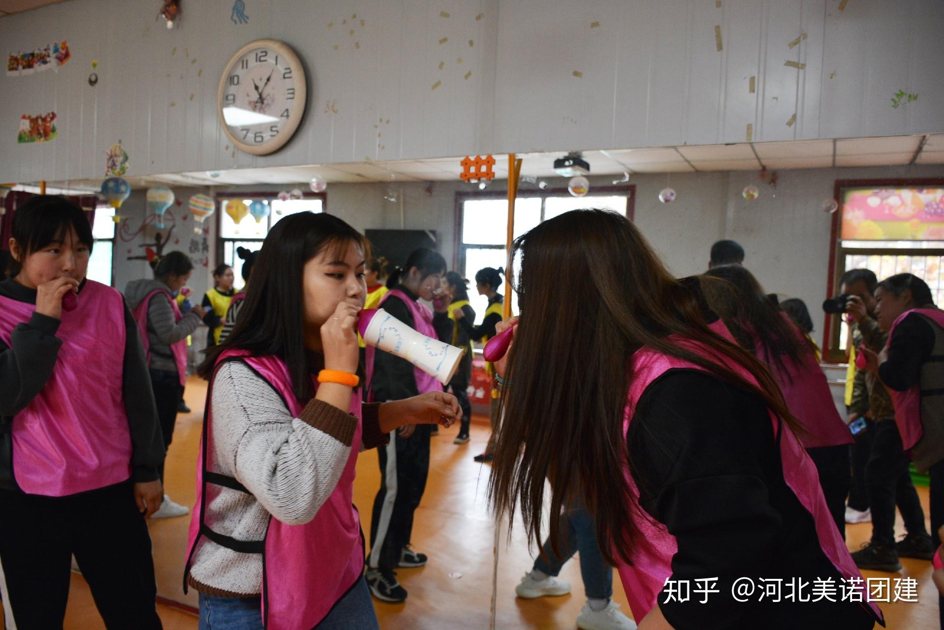 石家庄企业团建，趣味拓展培训，接力赛项目介绍：空杯传递 - 知乎
