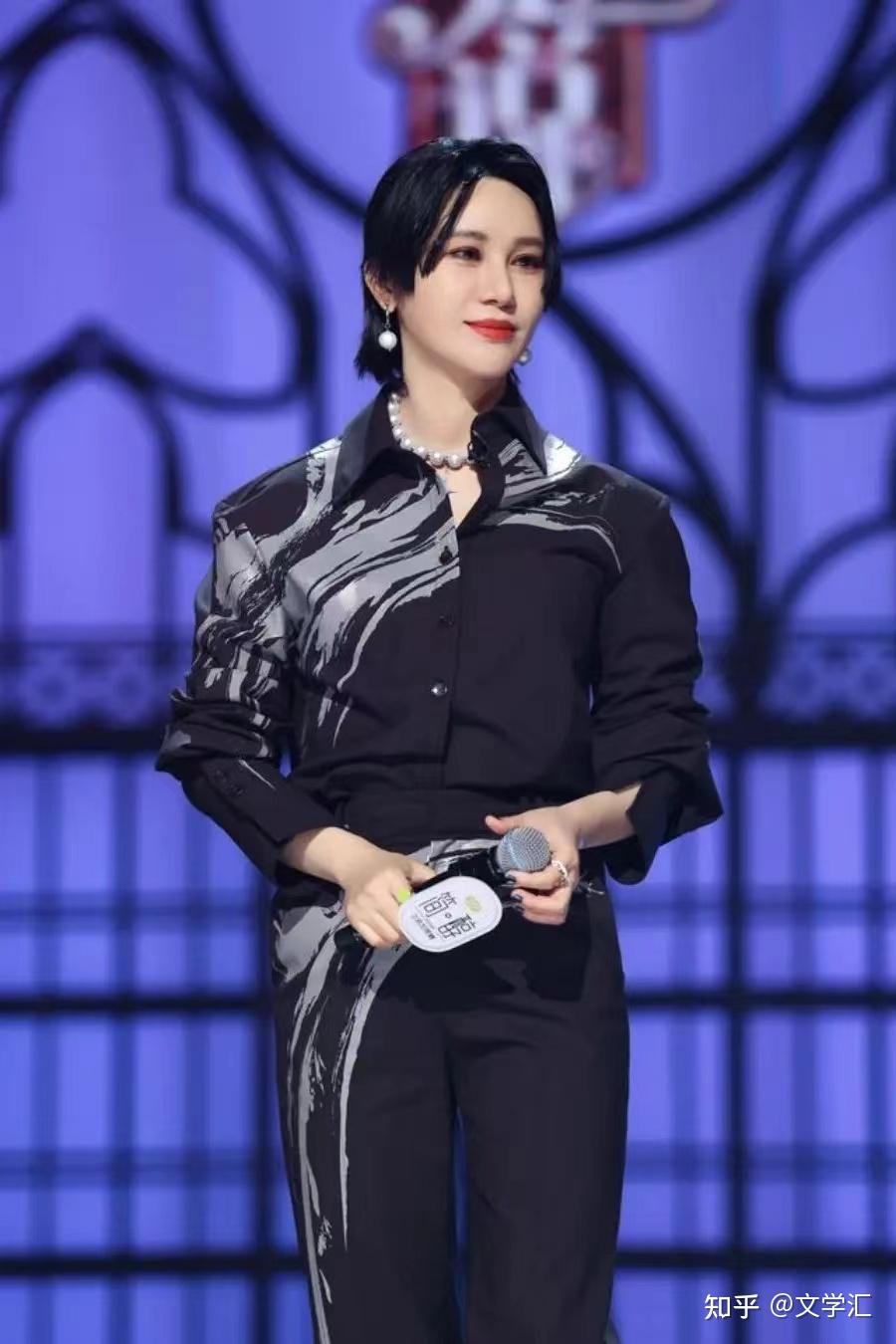 尚雯婕从坎坷走向辉煌勇敢追求梦想的传奇女性