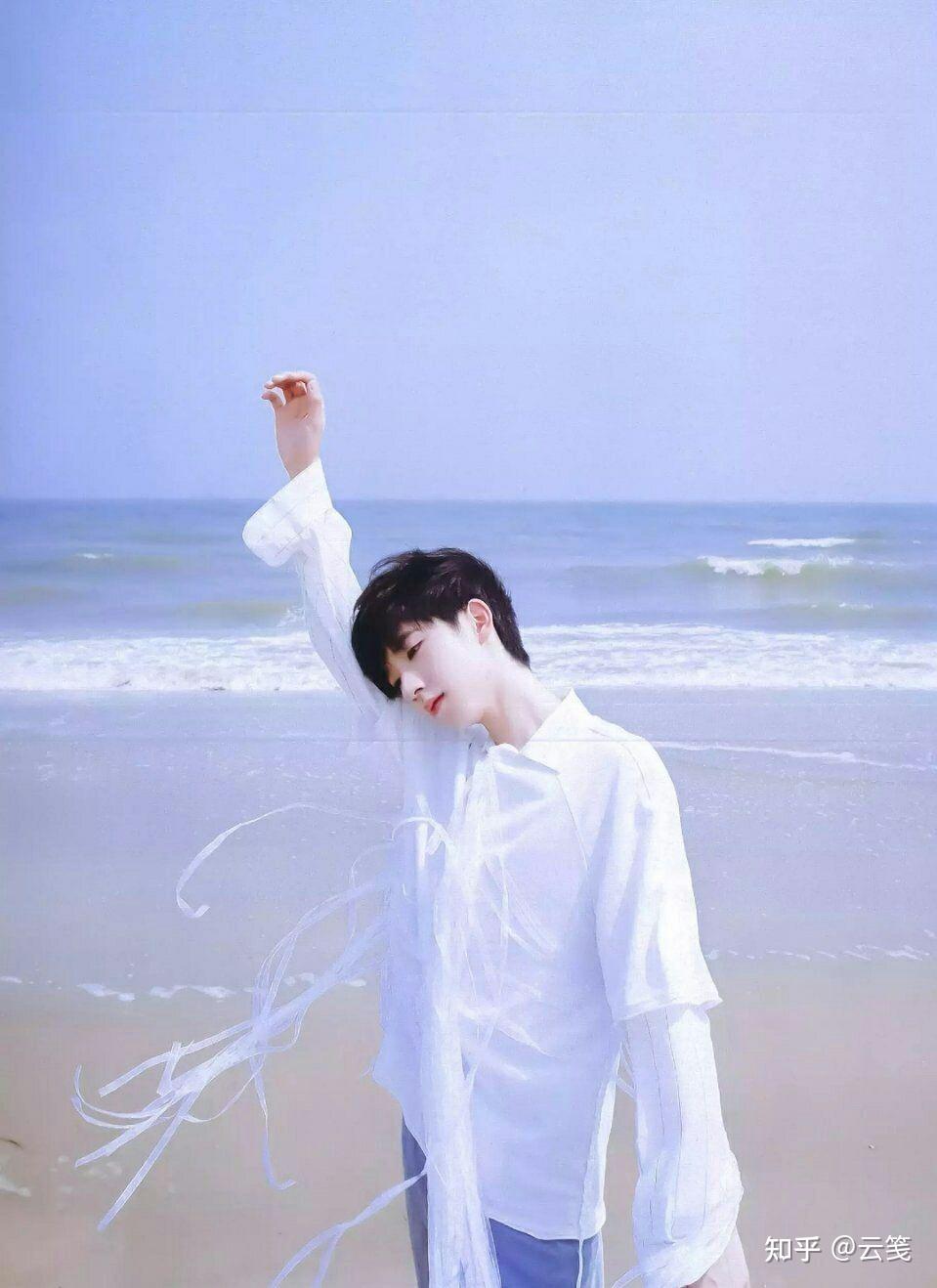 如何评价时代少年团的贺峻霖的颜