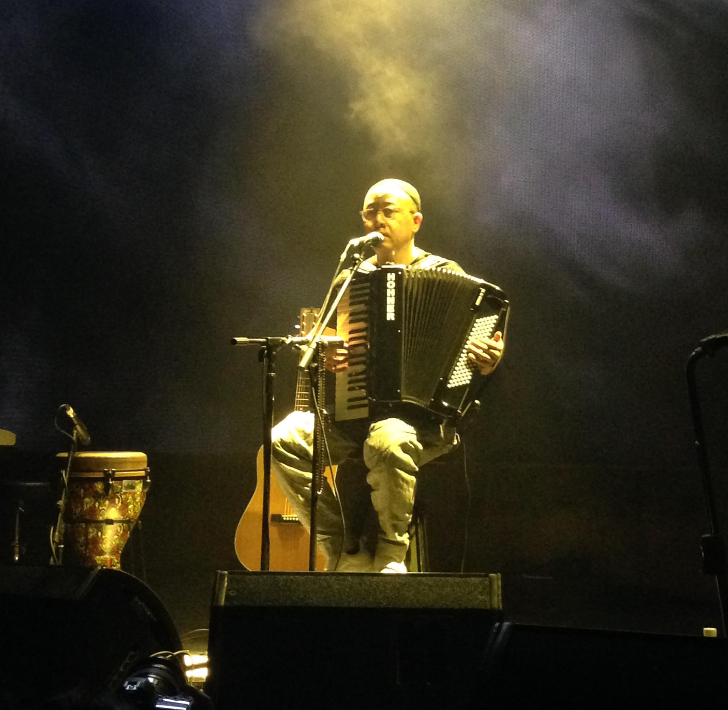 有哪些好听的手风琴伴奏流行、独立音乐? - 食