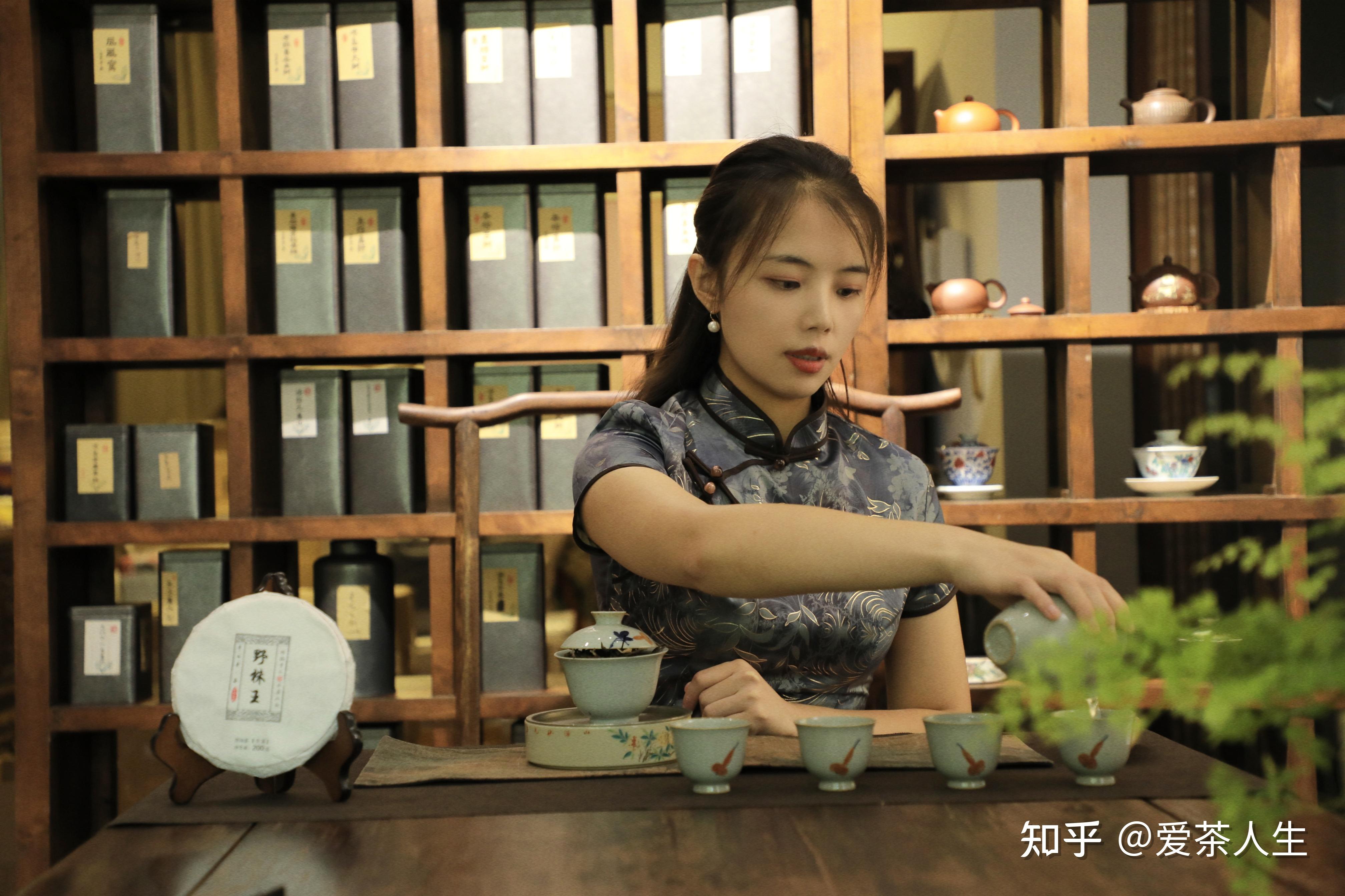 15终于有机会在阿朱店里和真人一起喝茶别人家卖茶那真是上来就狂空乱