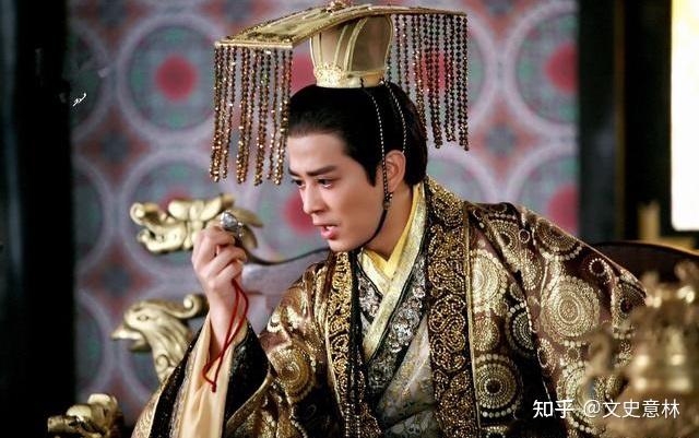 宇文泰去世后,宇文邕的三哥宇文觉在权臣也是堂兄的宇文护的支持下