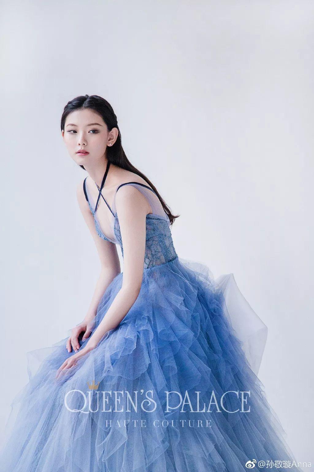 没有浪费父母良好基因的孙敬璇已经成长为一名职业模特只要站上t台就