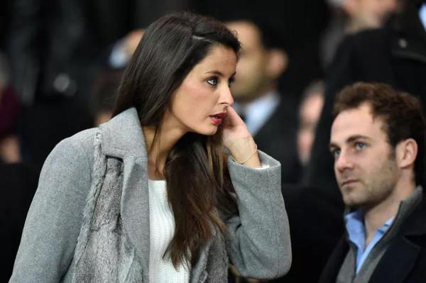 不爱网红脸,法国人爱什么样的美女?