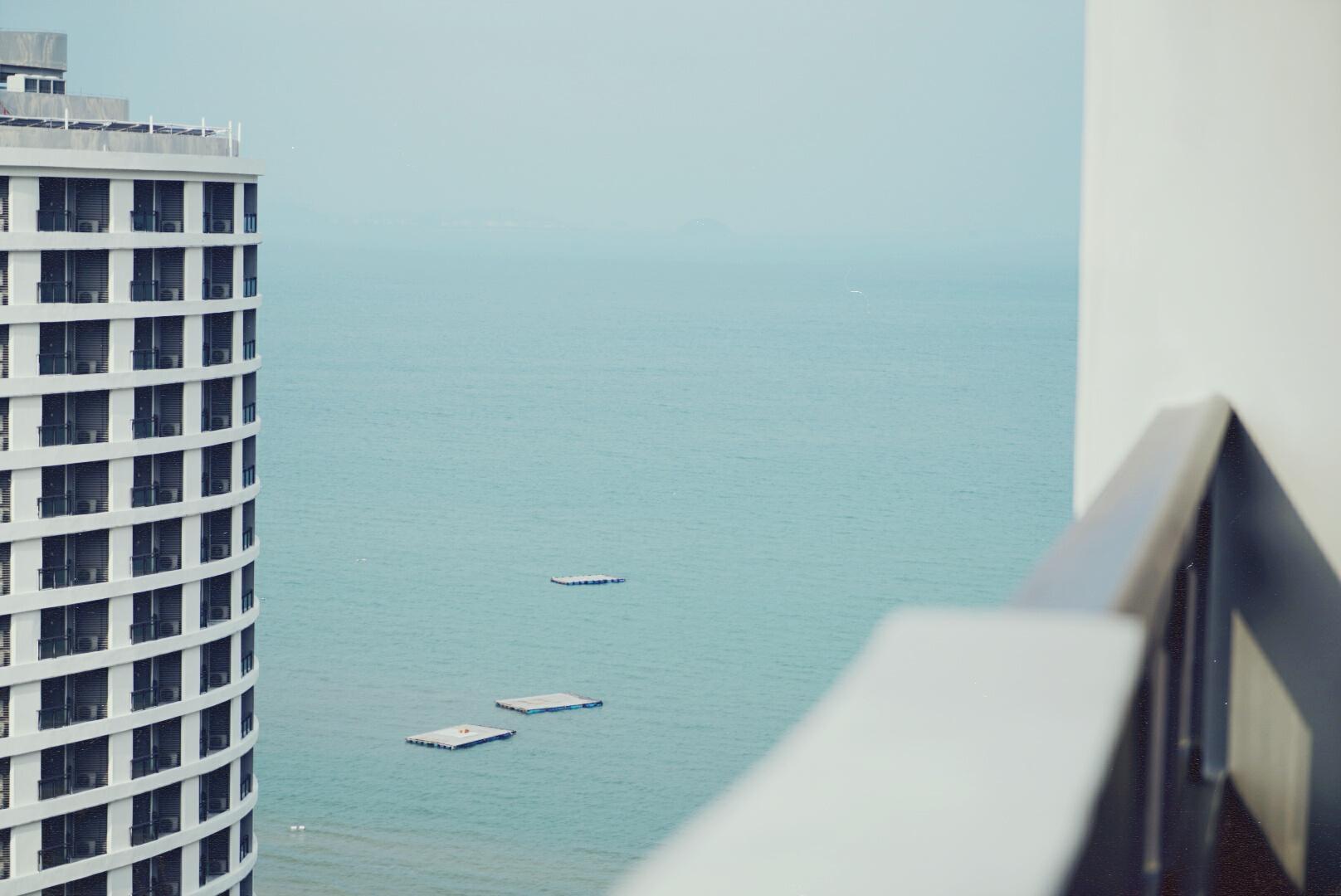 预算4000-6000是买单反还是微单?