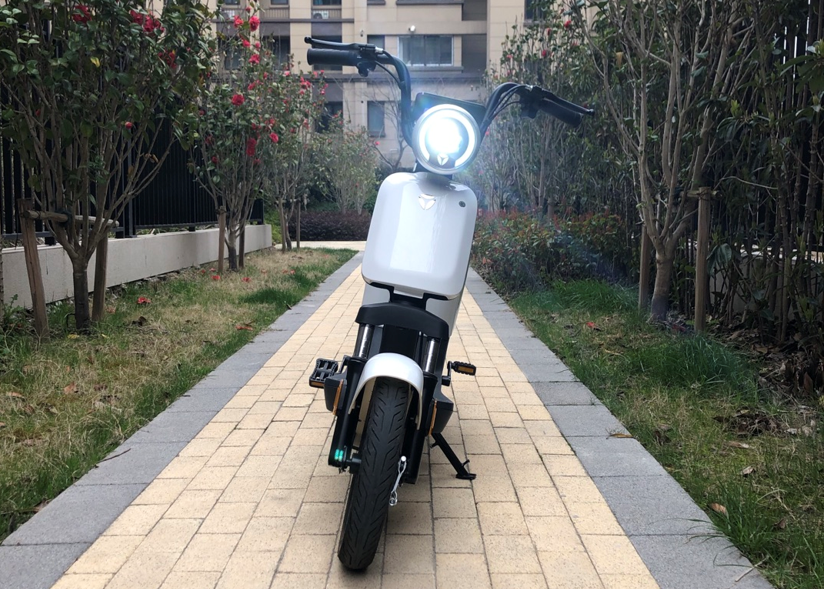 你能找到诸多经典造型设计的电动车产品,也能看到像雅迪n1这样专为