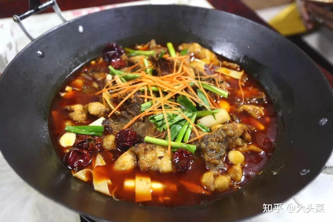 吊锅鱼伴随着花椒的清香,散发在口腔中,醉人心扉.