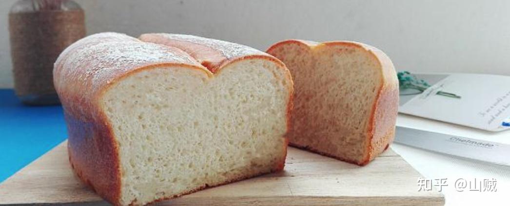 籼米粉,它有大米的香味,组织柔软,但是米面包并不都是100%大米粉制作