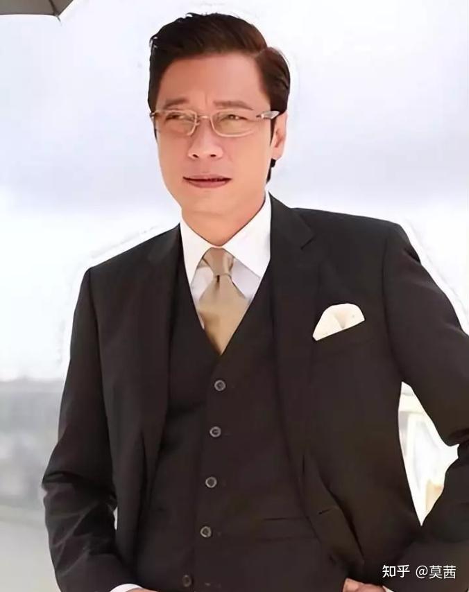 罗嘉良定居北京13年,大别墅中有3辆豪车,二婚生的女儿已10岁了