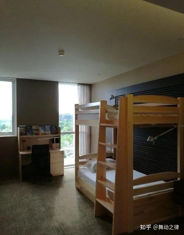 大学新生9月入住豪华新宿舍,16人间的直接哭晕.