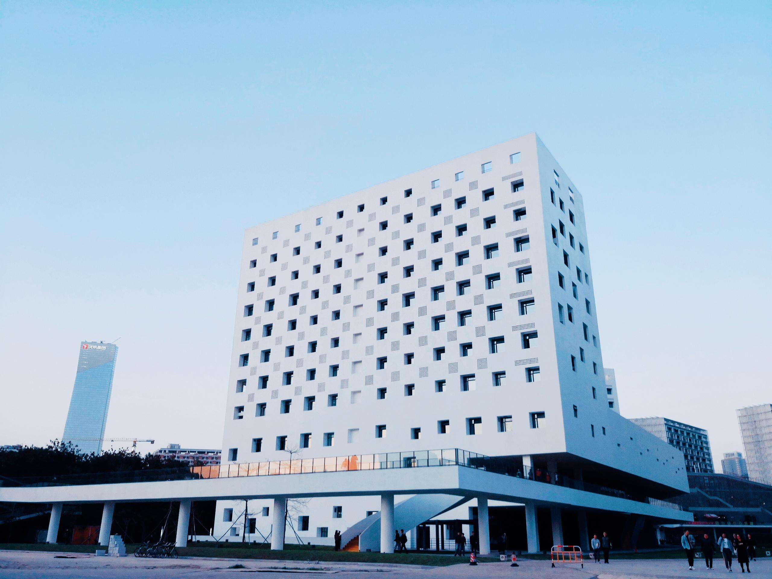 建议打车深大理工楼属于深圳大学南校区,可能是深圳最著名的网红建筑
