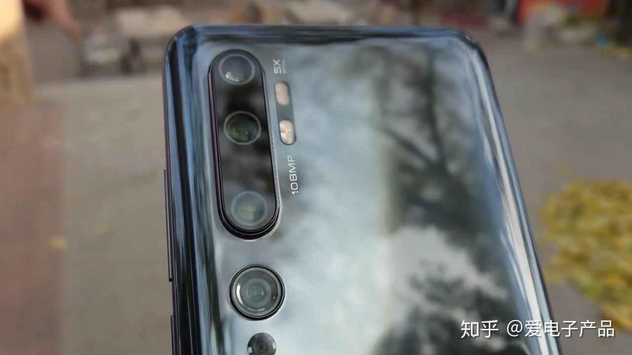 前置3200万像素镜头,支持2d人脸识别.