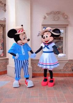 迪士尼筑建的童话世界里,尽是人偶扮演者的血与泪