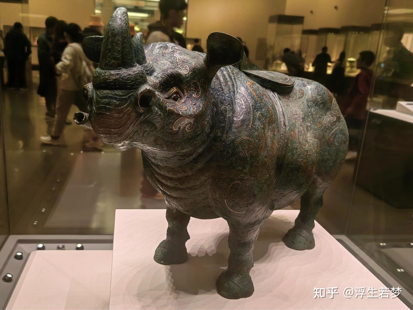 北京工芸品公司　銀製　錯金銀雲紋銅犀尊　酒器 北京工芸品公司 銀製 錯金銀雲紋銅犀尊 酒器