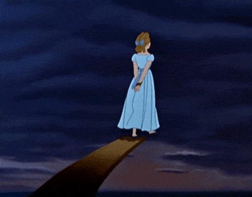 总梦到自己从高空下坠,有时候被吓醒,想知道心理学上怎么解释.