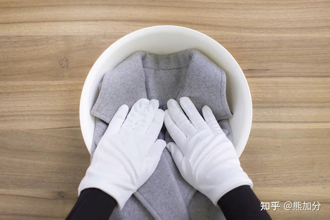 如何清洗羊绒大衣?