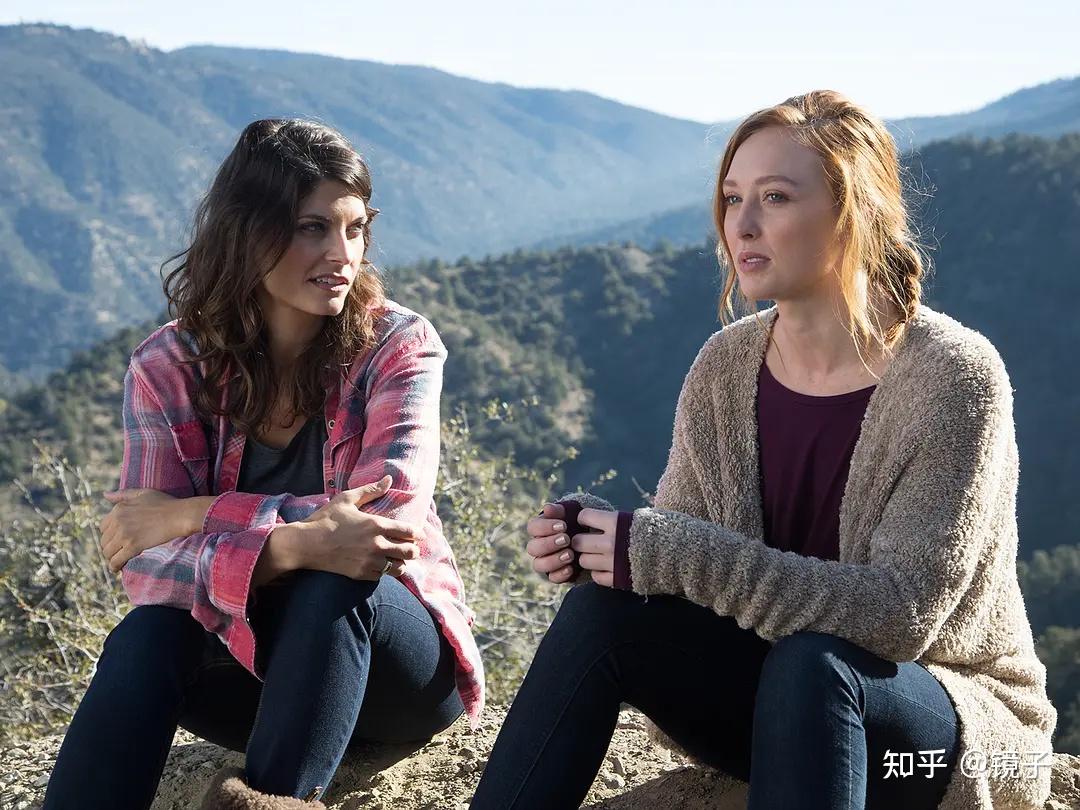 意式情歌带着意大利黑帮的人设但是贯穿了轻松幽默的剧情,感觉是一个