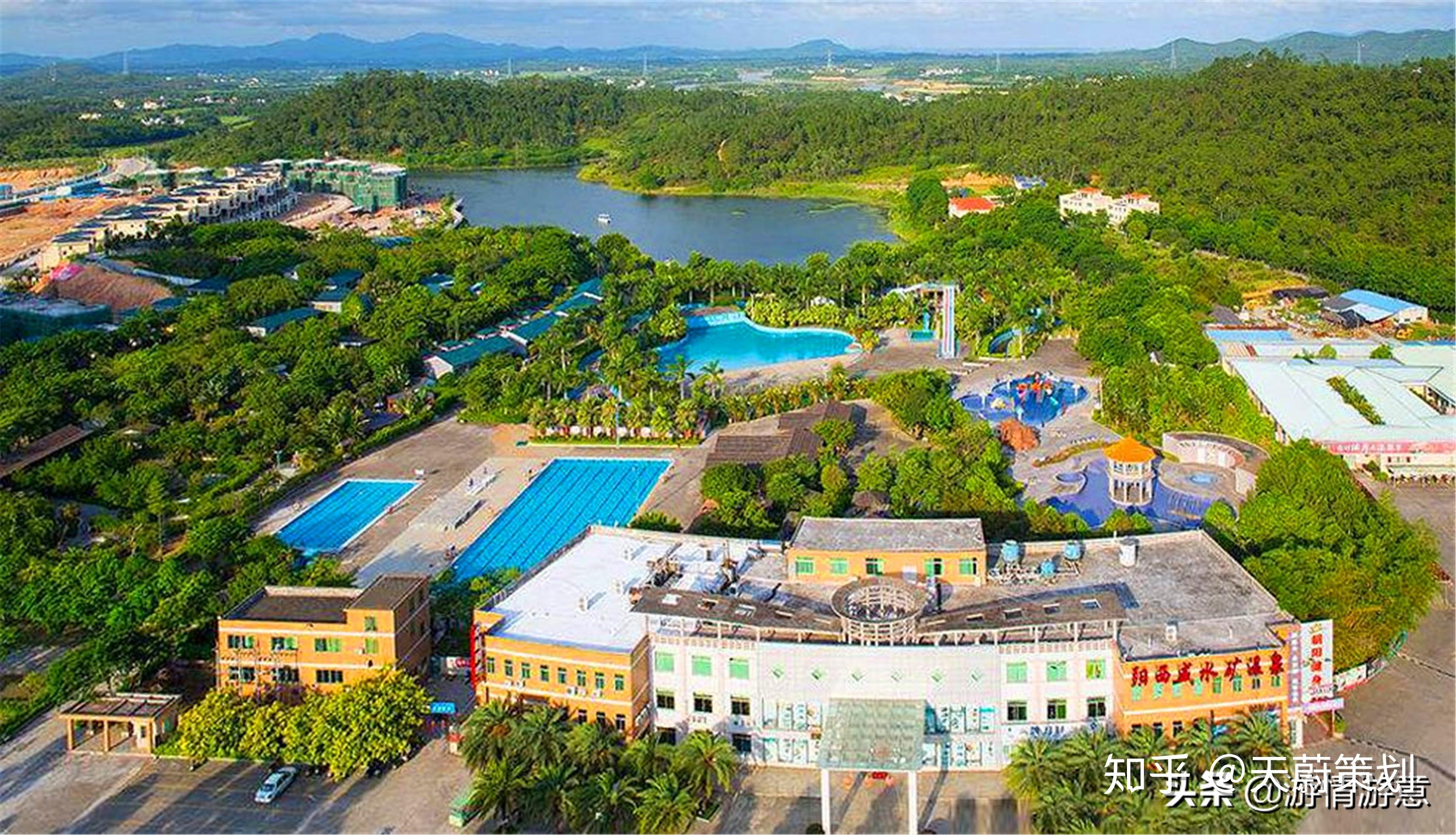 山庄建设以咸水矿温泉为核心,集餐饮,商务,洗浴,保健,养生,娱乐为一体