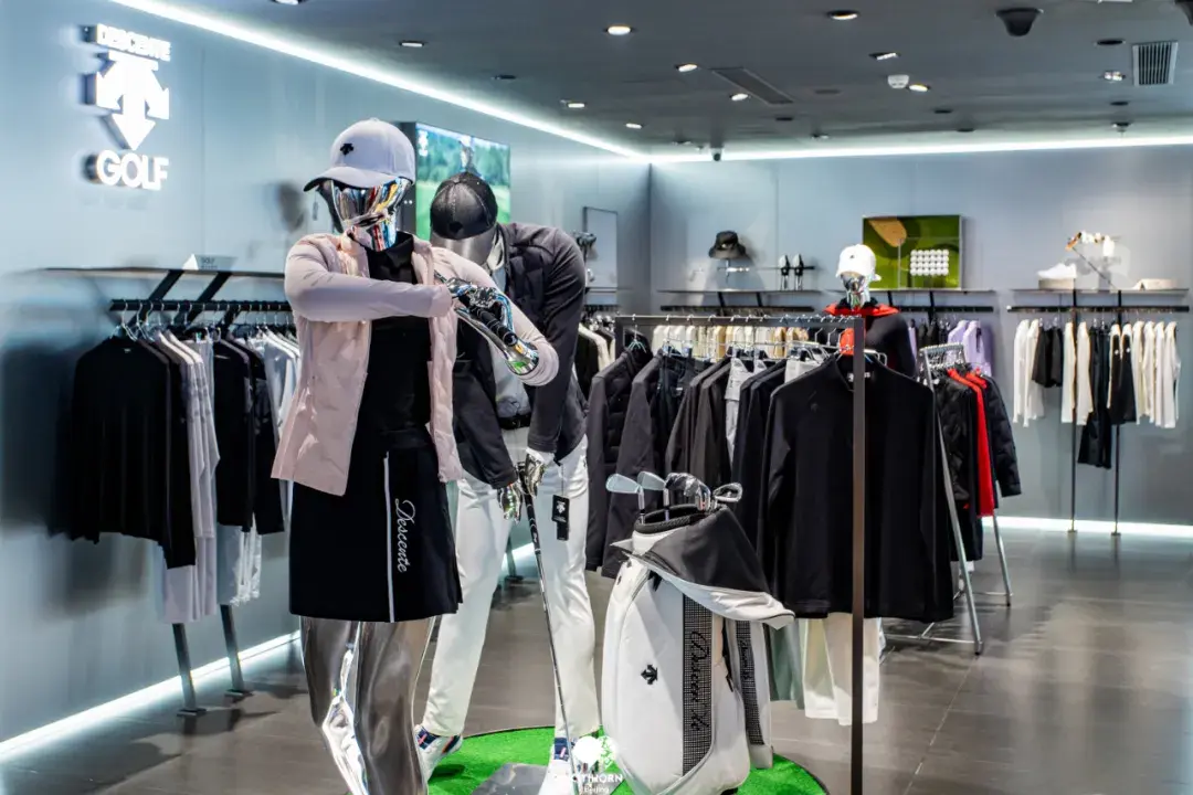 descente迪桑特全球旗舰店精准登陆北京三里屯get精致出圈的滑雪装备