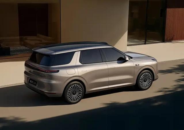 智己LS8官图发布!中大型增程SUV,纯电续航335km,一季度首发 - 知乎