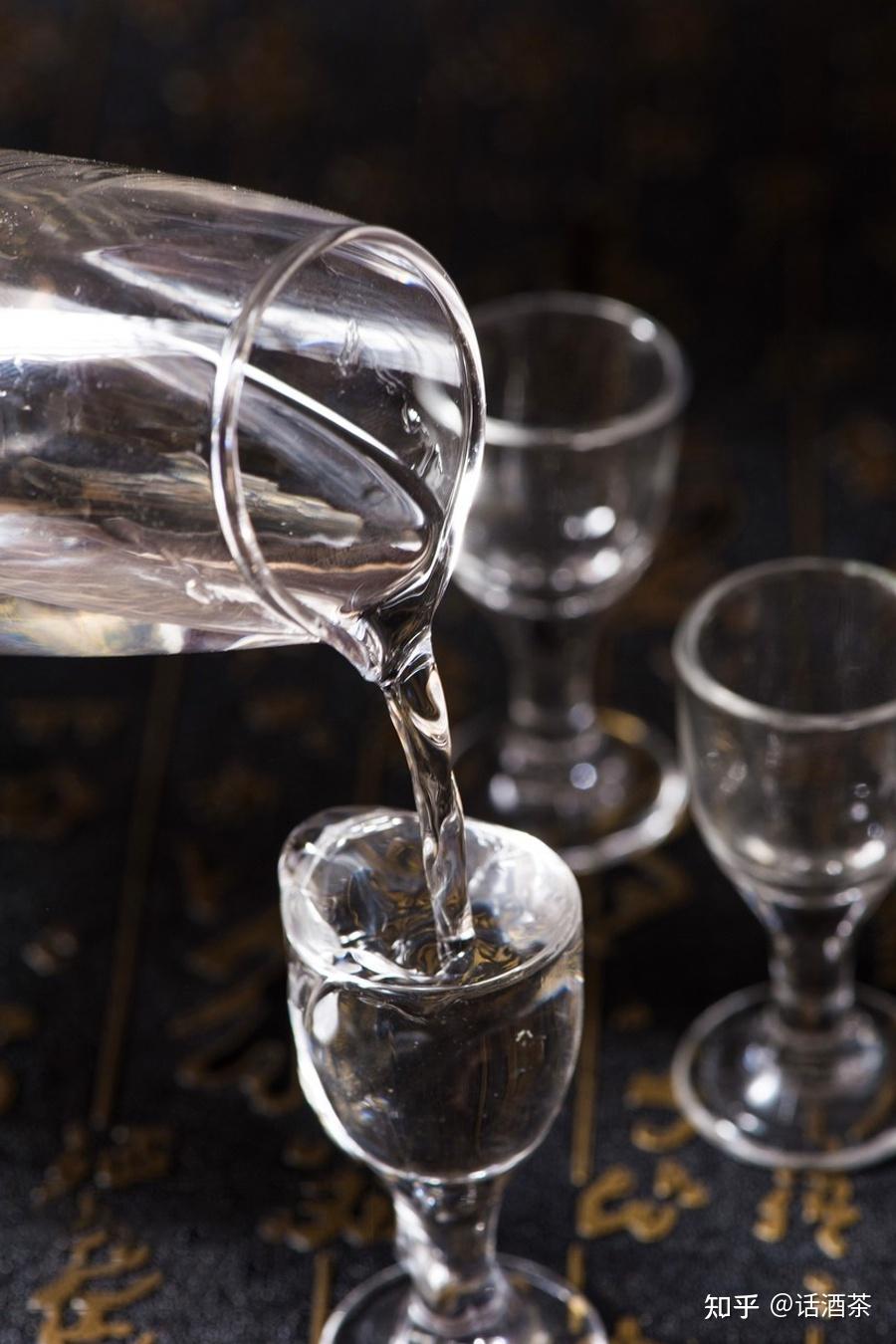 为什么用小杯喝白酒难道是真的怕醉吗