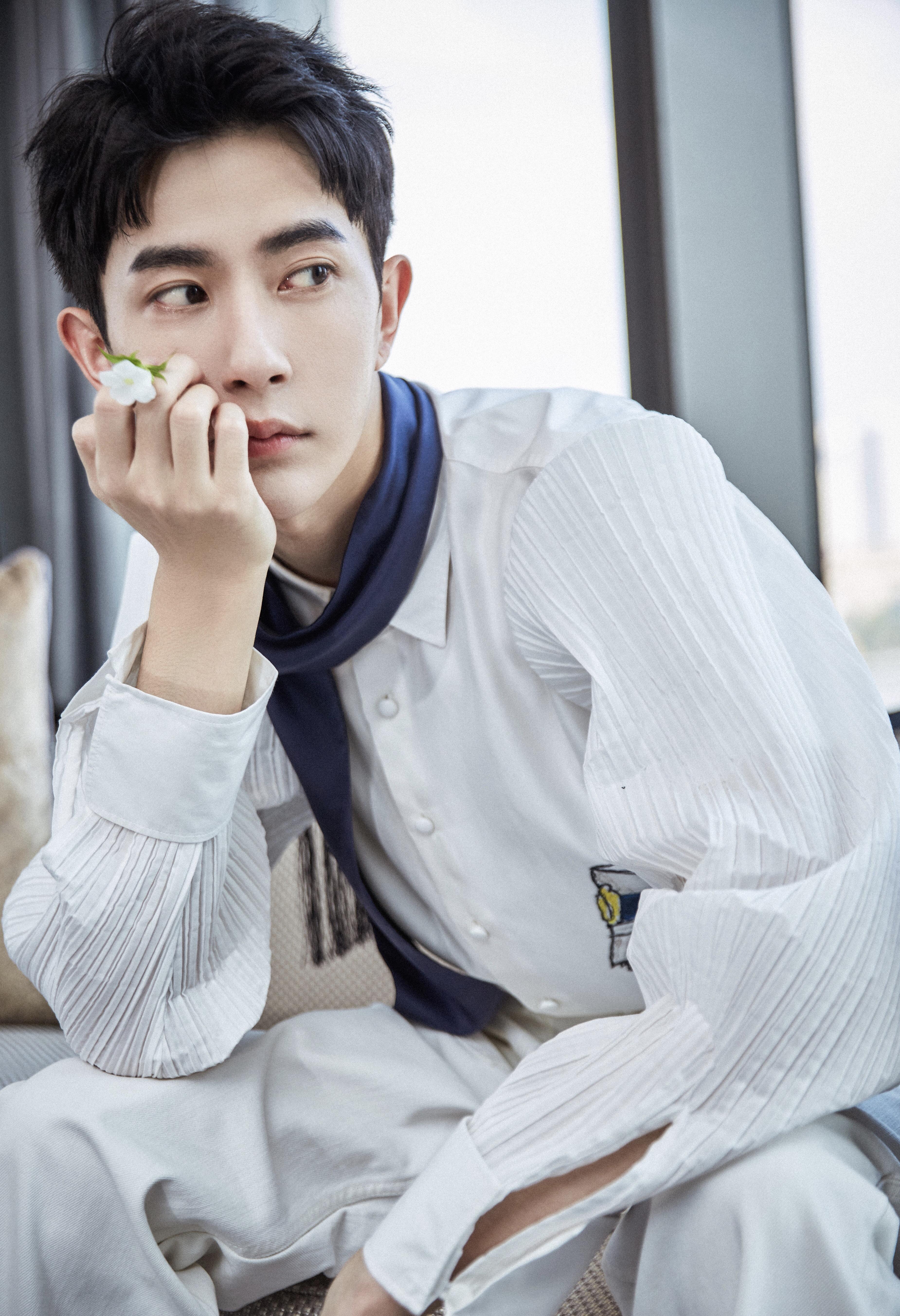 于朦胧眼前这个少年还是最初那张脸