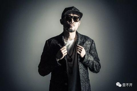 鱼目: 热血出道 mc hotdog,原名姚中仁.