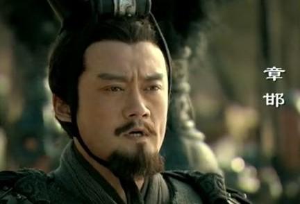 司马欣早已对秦帝国失望,寒心,决定投降,于是和另一位秦将董翳劝章邯