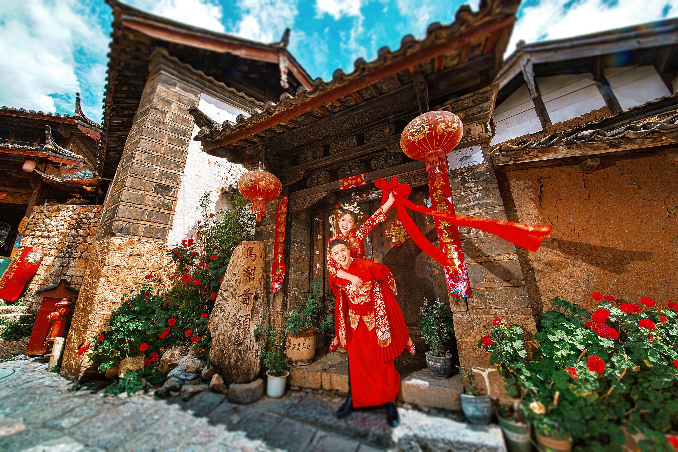 自带空调属性丽江蜜月旅拍婚纱照打包雪山森林花海古镇