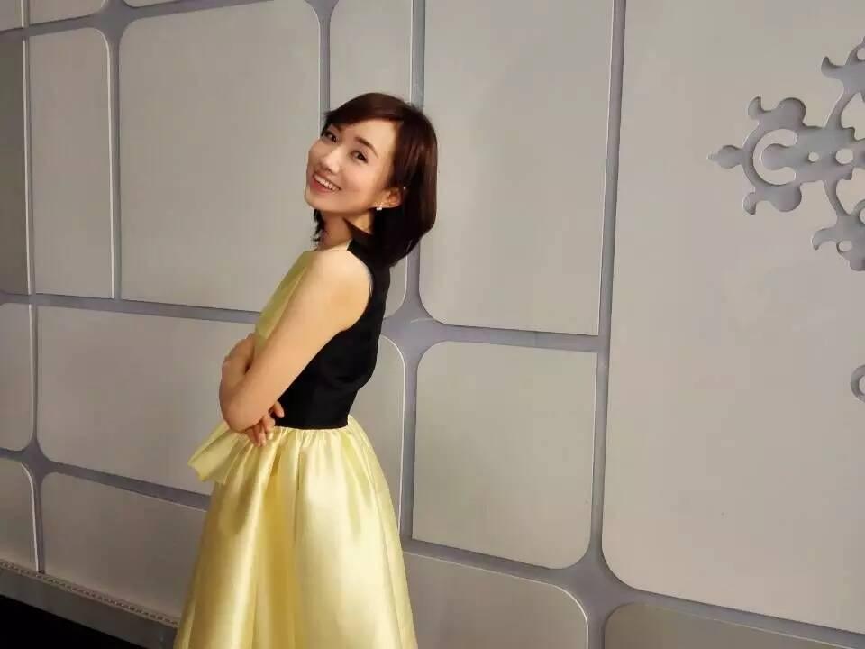 看看这些美主持的皮肤,那可都是货真价实的吹弹可破呢.