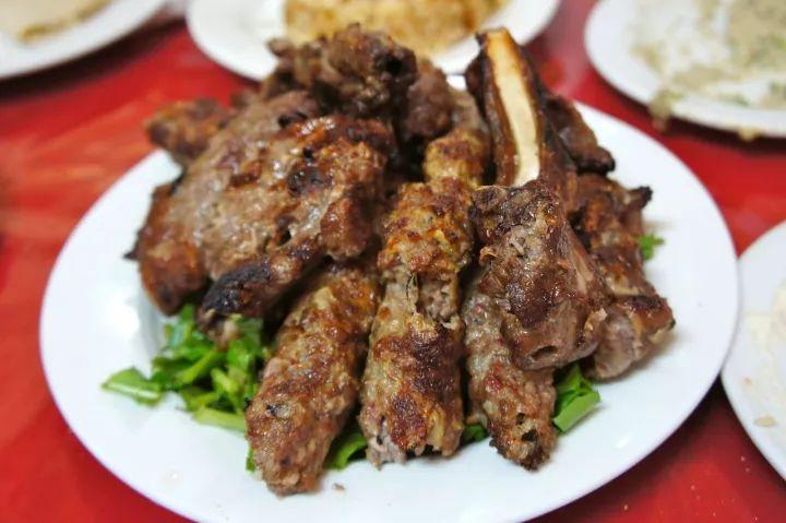 在贝都因人帐篷品尝埃及当地特色烤肉(骆驼肉!