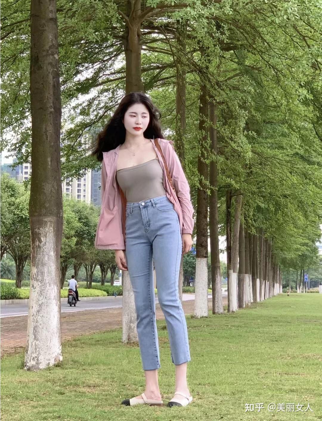 微胖的女生穿什么衣服好看?微胖女生夏天显瘦穿搭 - 知乎