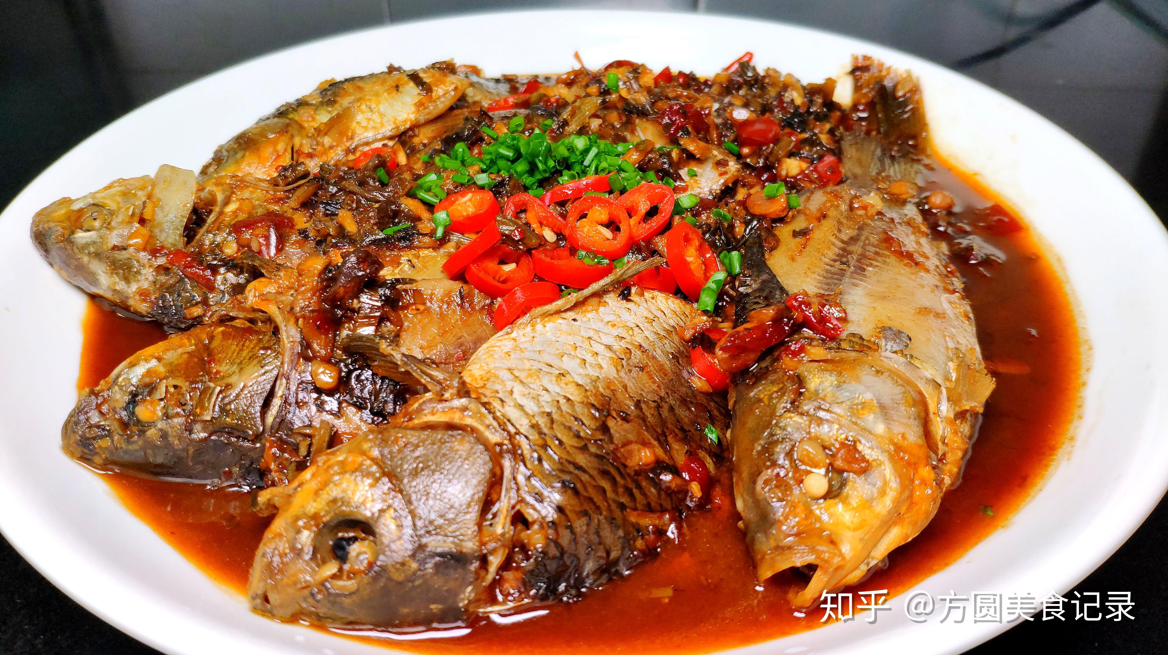 教你鲫鱼的秘制新做法酸辣爽口又营养美味一起痛快的享受美食