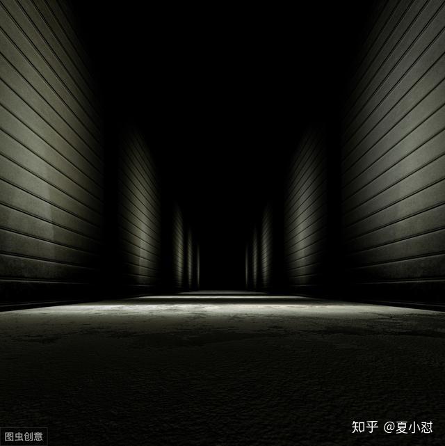 因为黑夜让他们自卑狼狈甚至是抑郁,他们晚上睡觉的时候,也是整夜开灯