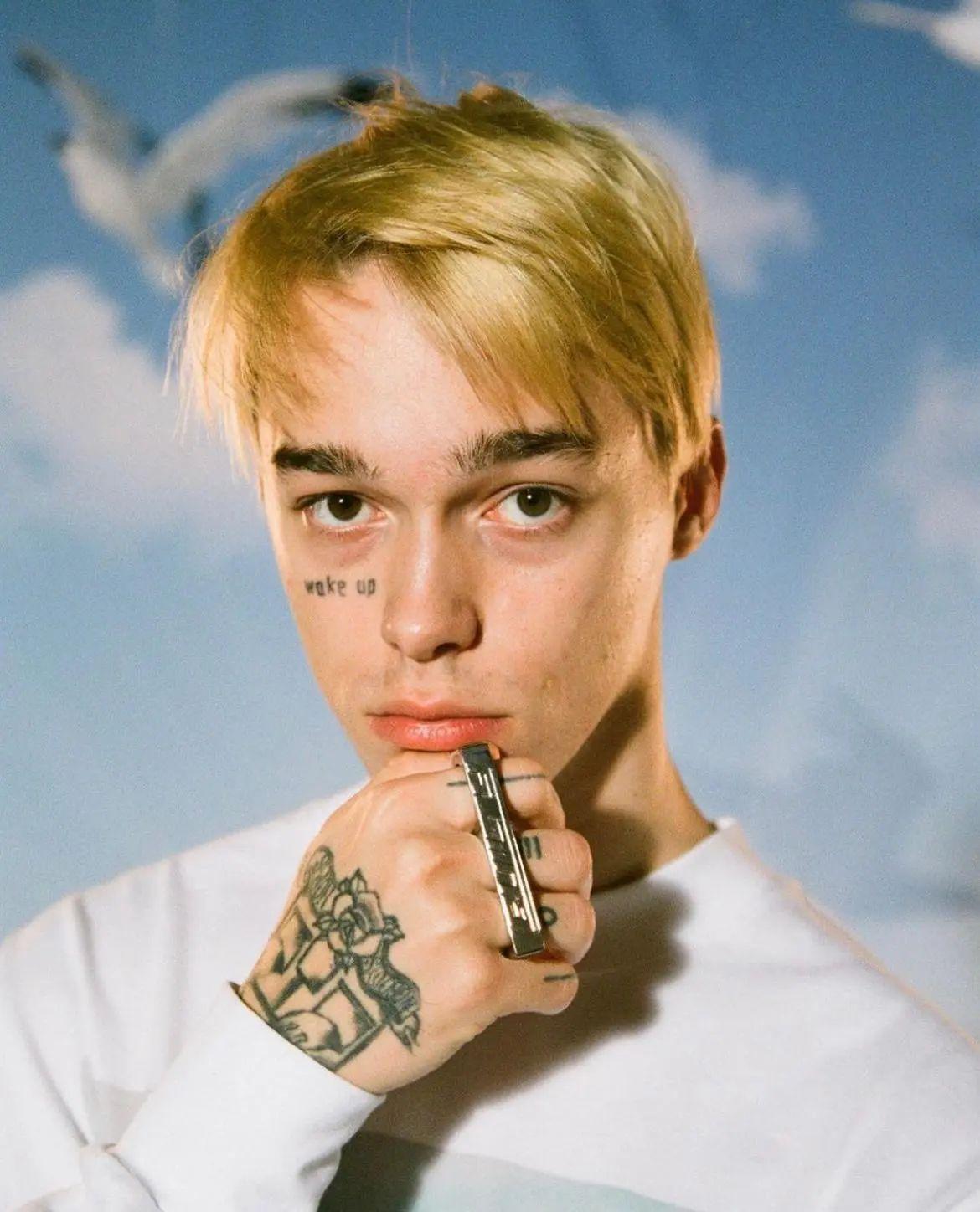 俄罗斯睡不醒男孩「sashatrautvein 」人称戒哥,分享一些无水印的头像