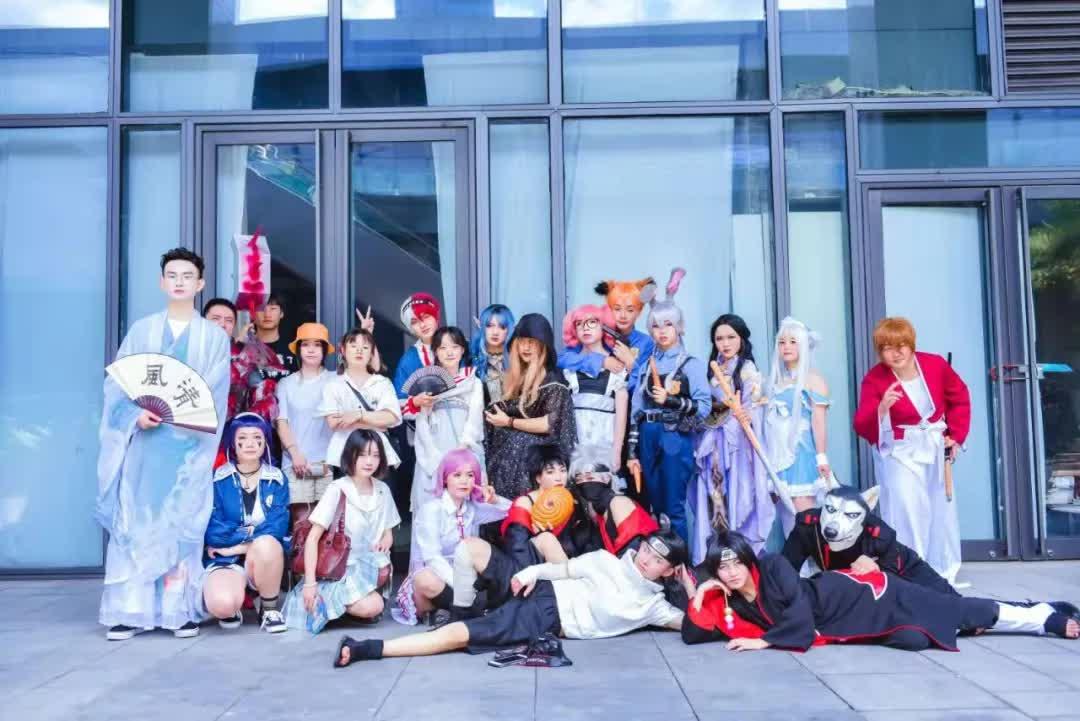 次元社全名为(打破次元壁dimension bleaking),成立于