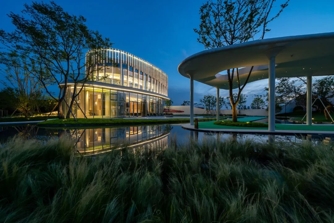 一半麓湖一半公园探寻成都最国际高端的美学体验生活