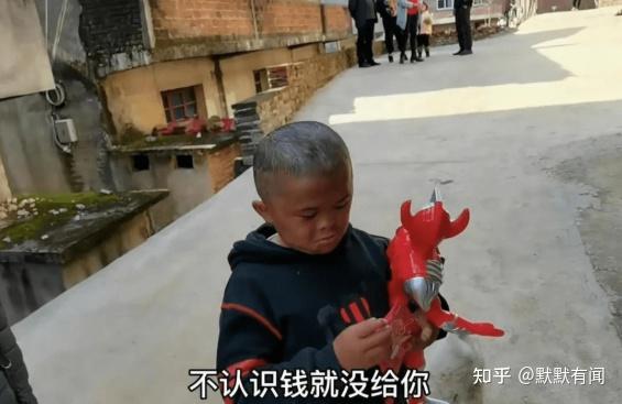 走红四年后小马云被解除合同送回农村老家真实现状令人唏嘘