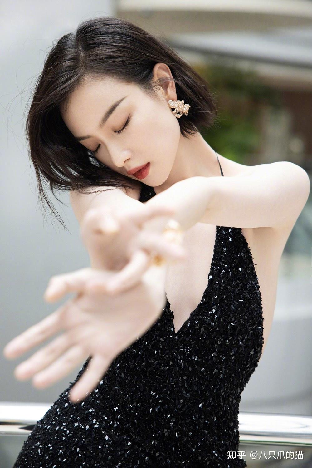 倪妮再次闪耀红毯一袭吊带礼服艳压群芳难怪获田雨绅士披西装