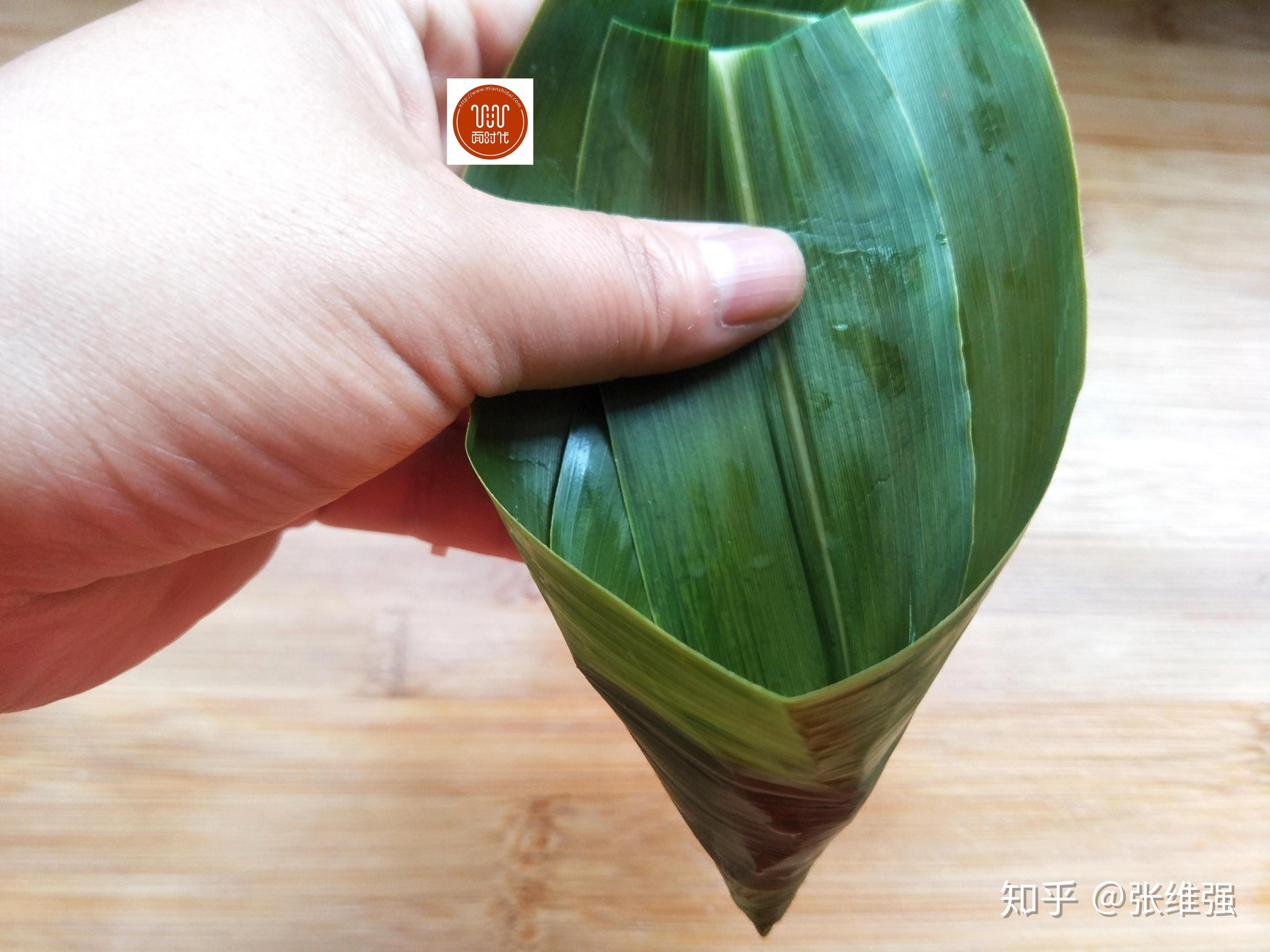 苇叶粽子的包法图片