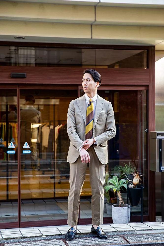 也就是优雅绅士们常说的"精心设计过的高级随意感"