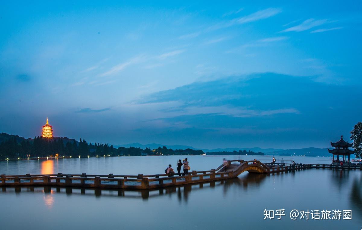 杭州西湖風景名勝區分為湖濱區,湖心區,北山區,南山區和錢塘區;秀麗的