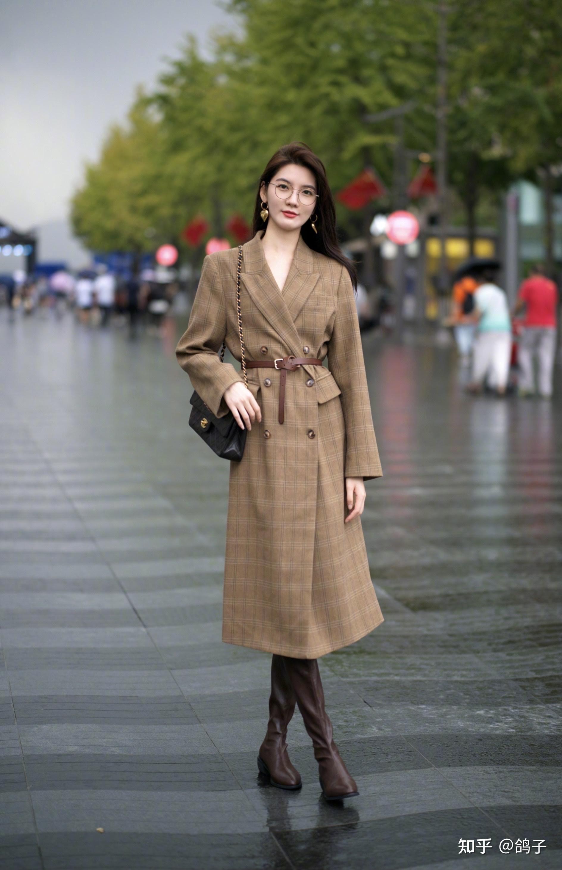 自古苏杭出美女,这8组苏杭美女街拍,看看她们都背什么包.