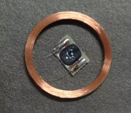 >>>>焊接t55x7芯片到小线圈上