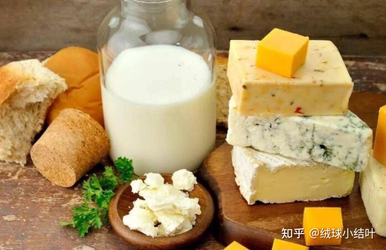 这是因为唾液中的淀粉酶将淀粉水解成了二糖麦芽糖食物进入胃肠后