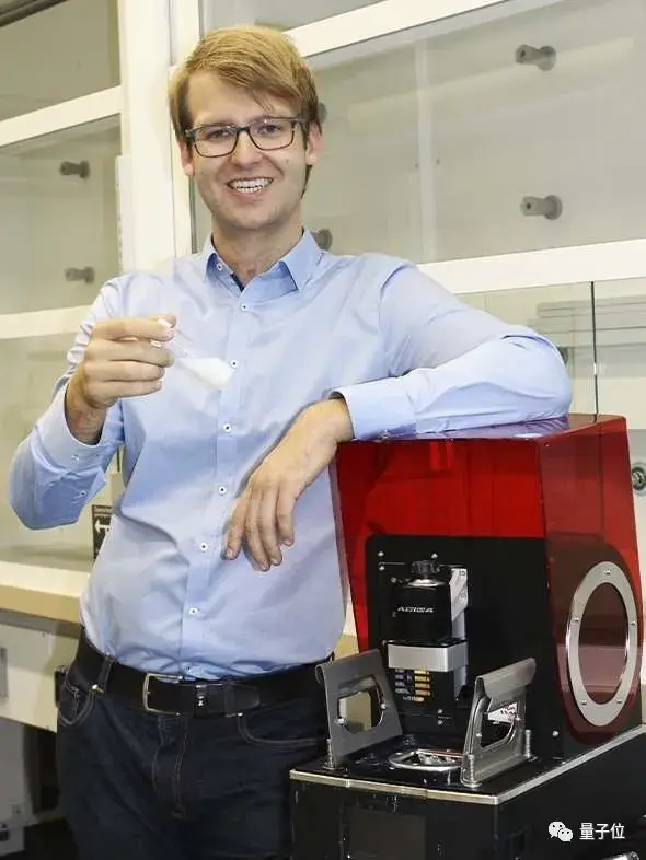 不用高温也能搓出一颗玻璃球science最新研究让低温注塑玻璃成为可能