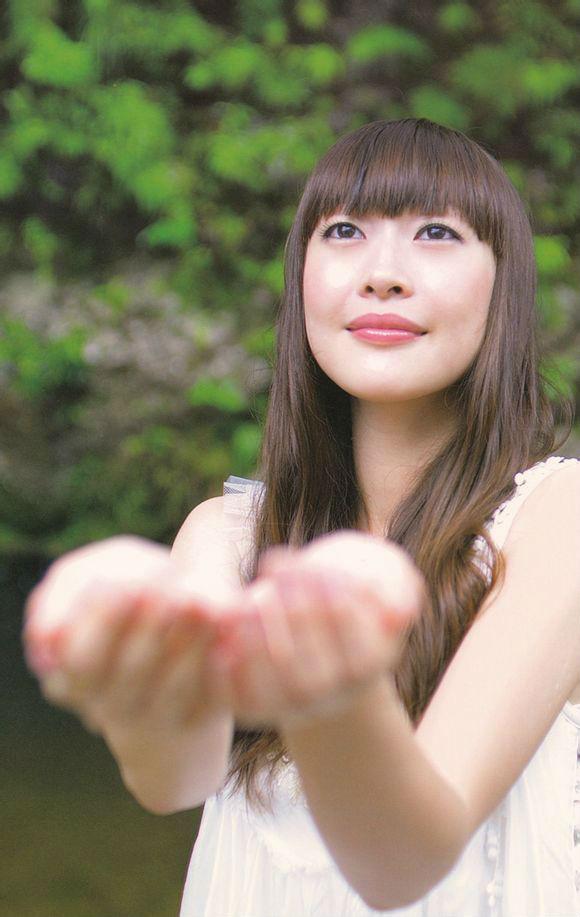 今天千岁给她梳的姬发式发型,既然miho会用"小三枝夕夏"来称呼夕夏