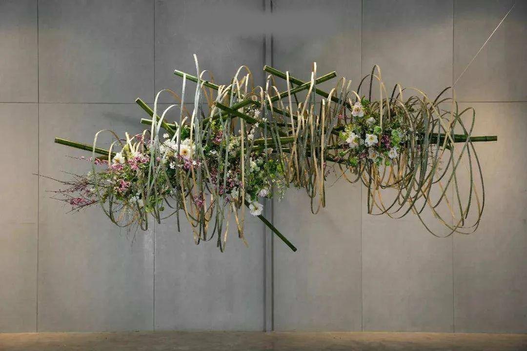 草月流花艺前卫却不清高,可应用到各种类型的空间中.